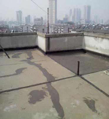 长顺漏水维修 楼顶漏水是什么原因，楼顶漏水维修方法是什么?